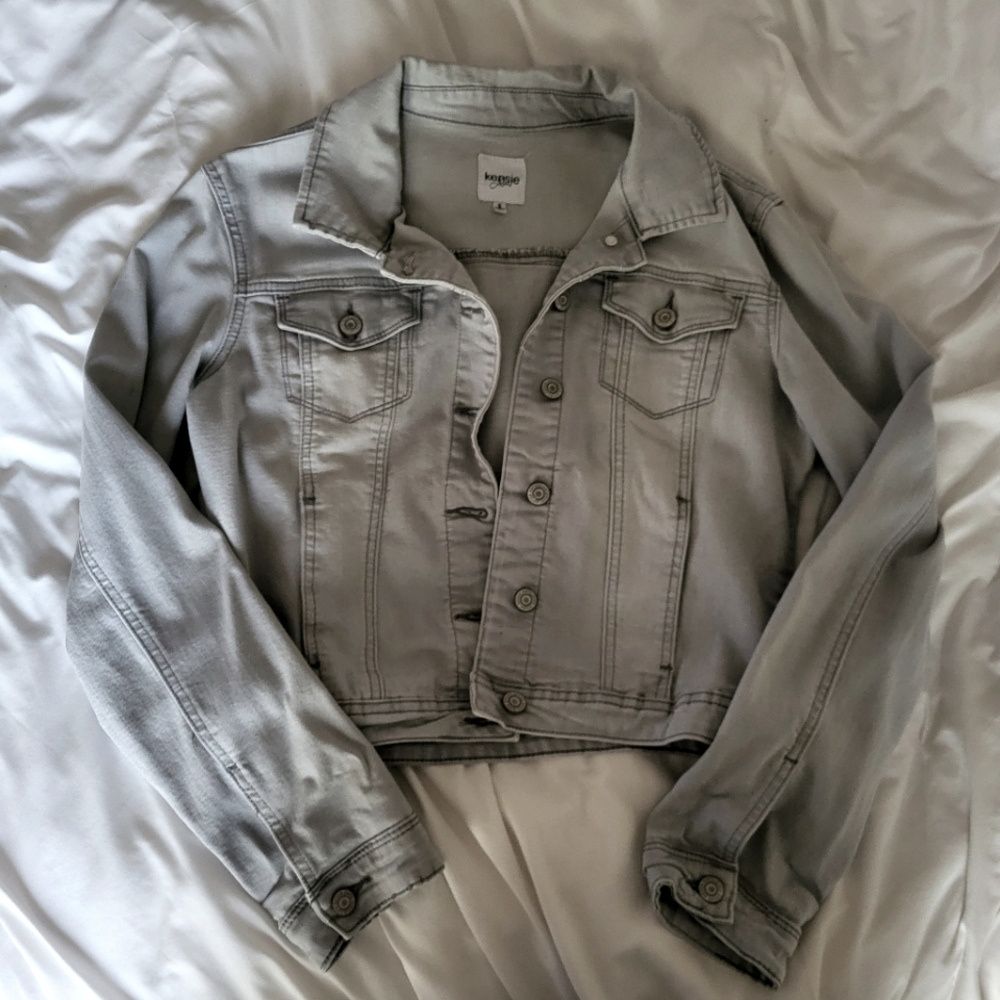 Cropped denim jacket